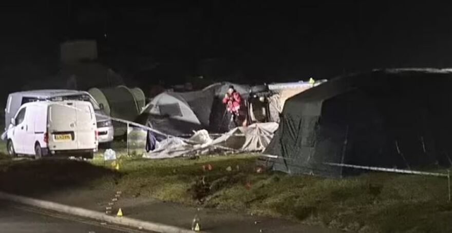 Ουαλία: Σοκαριστικό τροχαίο σε κάμπινγκ - Αυτοκίνητο καταπλάκωσε σκηνή, εννέα τραυματίες (βίντεο)