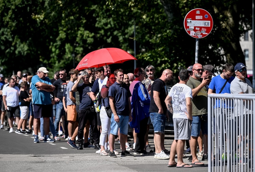 Ντιναμό Ζάγκρεμπ: Ουρές στα εκδοτήρια για ένα εισιτήριο με την ΑΕΚ - Έφτασε στην Κροατία ο Δικέφαλος