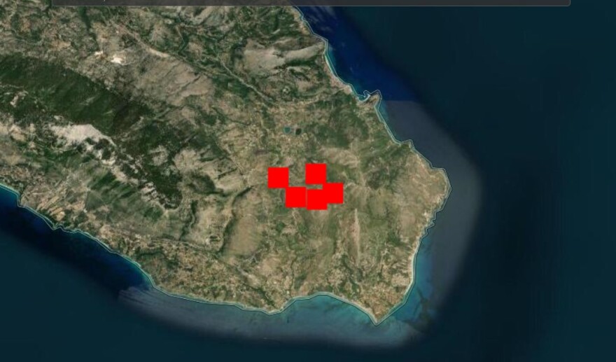 Φωτιά στην Κεφαλονιά: Καλύτερη η εικόνα, στη «μάχη» τα εναέρια μέσα - Δείτε φωτογραφίες