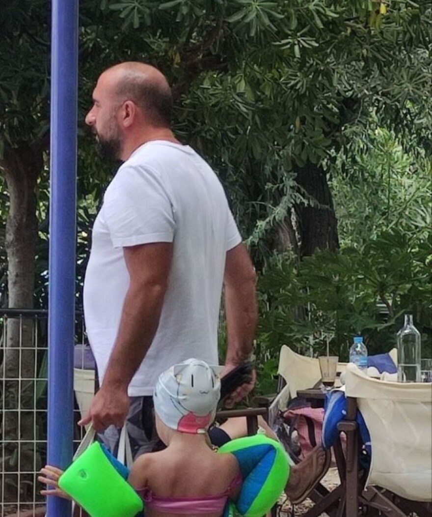 Αχτσιόγλου: Στο Πήλιο με τον γιο της και τον Τζανακόπουλο - Δείτε φωτογραφίες