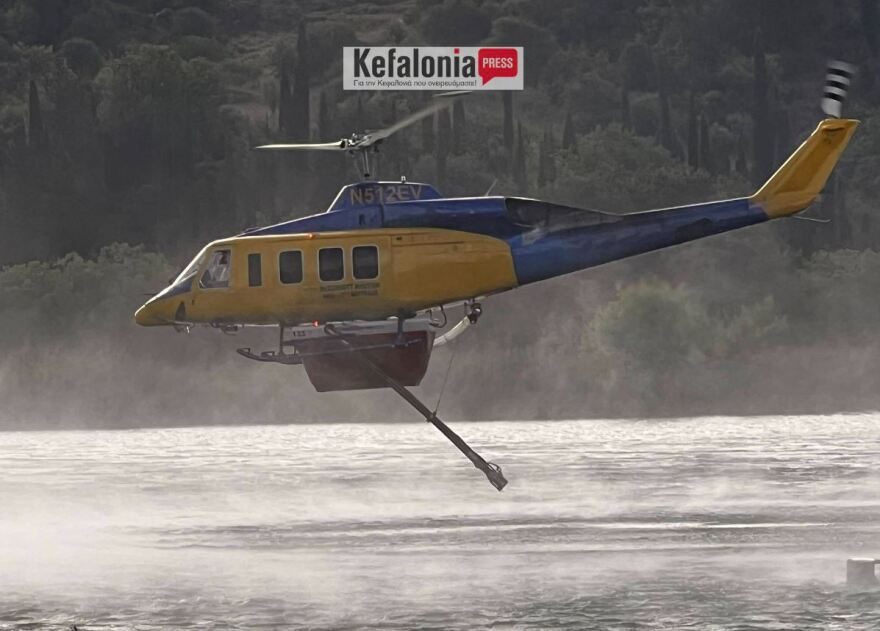 Φωτιά στην Κεφαλονιά: Καλύτερη η εικόνα, στη «μάχη» τα εναέρια μέσα - Δείτε φωτογραφίες