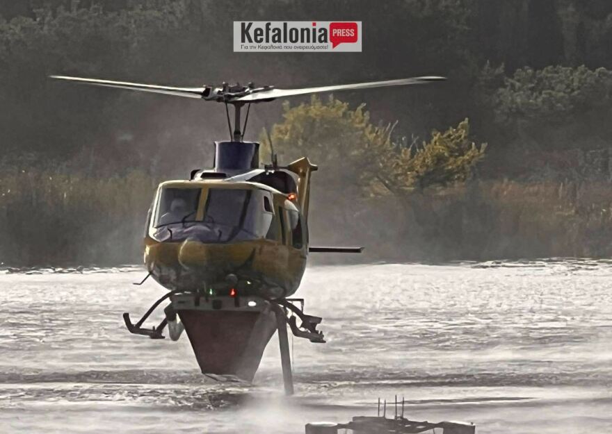 Φωτιά στην Κεφαλονιά: Καλύτερη η εικόνα, στη «μάχη» τα εναέρια μέσα - Δείτε φωτογραφίες