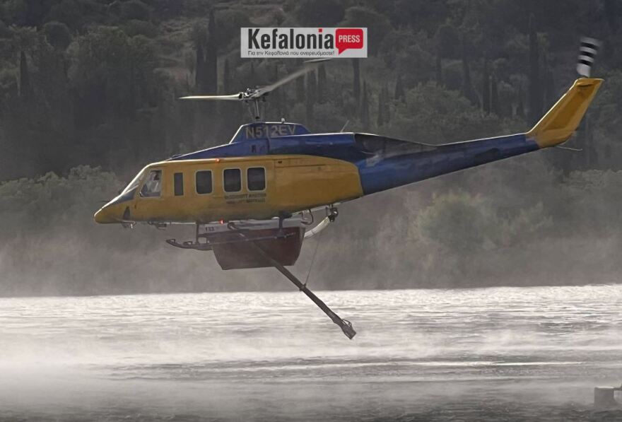Φωτιά στην Κεφαλονιά: Καλύτερη η εικόνα, στη «μάχη» τα εναέρια μέσα - Δείτε φωτογραφίες
