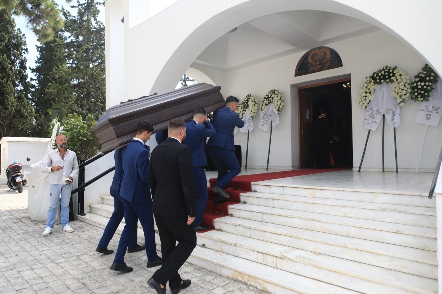 Λιζέτα Νικολάου: Στο Παλαιό Φάληρο η κηδεία της - Το συγκινητικό αντίο του Γιώργου Λιάνη