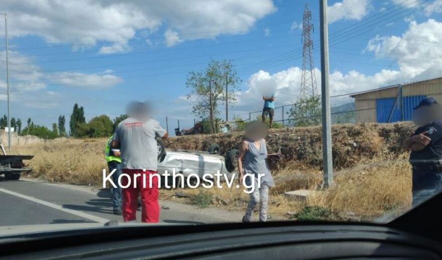 Παλαιά Εθνική Οδός Αθηνών-Κορίνθου: Τροχαίο στον Ισθμό, αναποδογύρισε ΙΧ - Δείτε φωτογραφίες