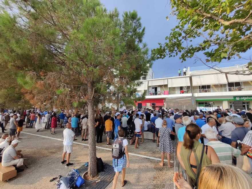 Αλβανία: Μεγάλη συγκέντρωση στη Χειμάρρα για τον Φρέντι Μπελέρη - Δείτε βίντεο και φωτογραφίες