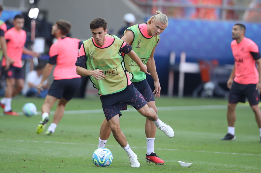 UEFA Super Cup 2023: Η προπόνηση της Μάντσεστερ Σίτι στο «Καραϊσκάκη» - Δείτε φωτογραφίες 