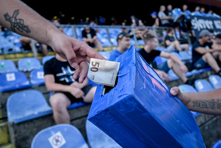 Ντιναμό Ζάγκρεμπ: Οι Κροάτες μαζεύουν χρήματα στο γήπεδο για τους προφυλακισμένους στην Ελλάδα οπαδούς - Δείτε φωτογραφίες 