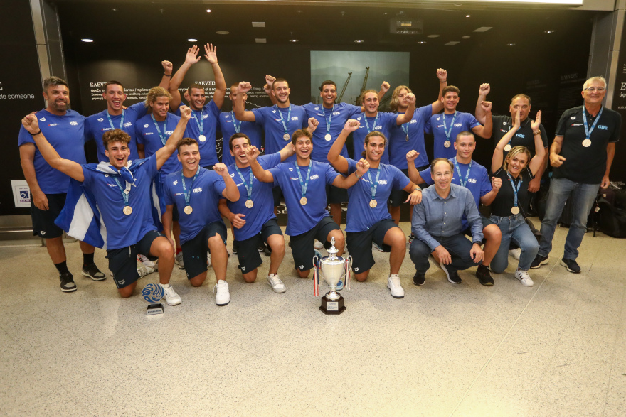 Πόλο - Έφηβοι: Επέστρεψαν στην Ελλάδα οι πρωταθλητές Ευρώπης - Δείτε φωτογραφίες 
