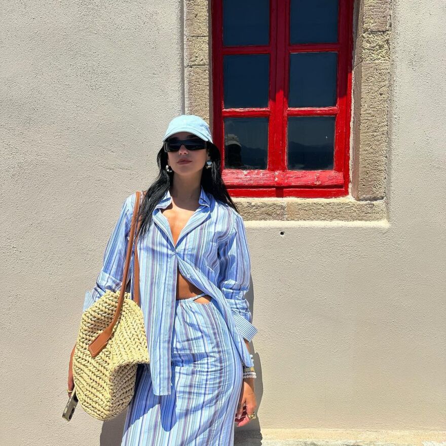 Ντούα Λίπα: Παίζει τάβλι και απολαμβάνει το ελληνικό καλοκαίρι 