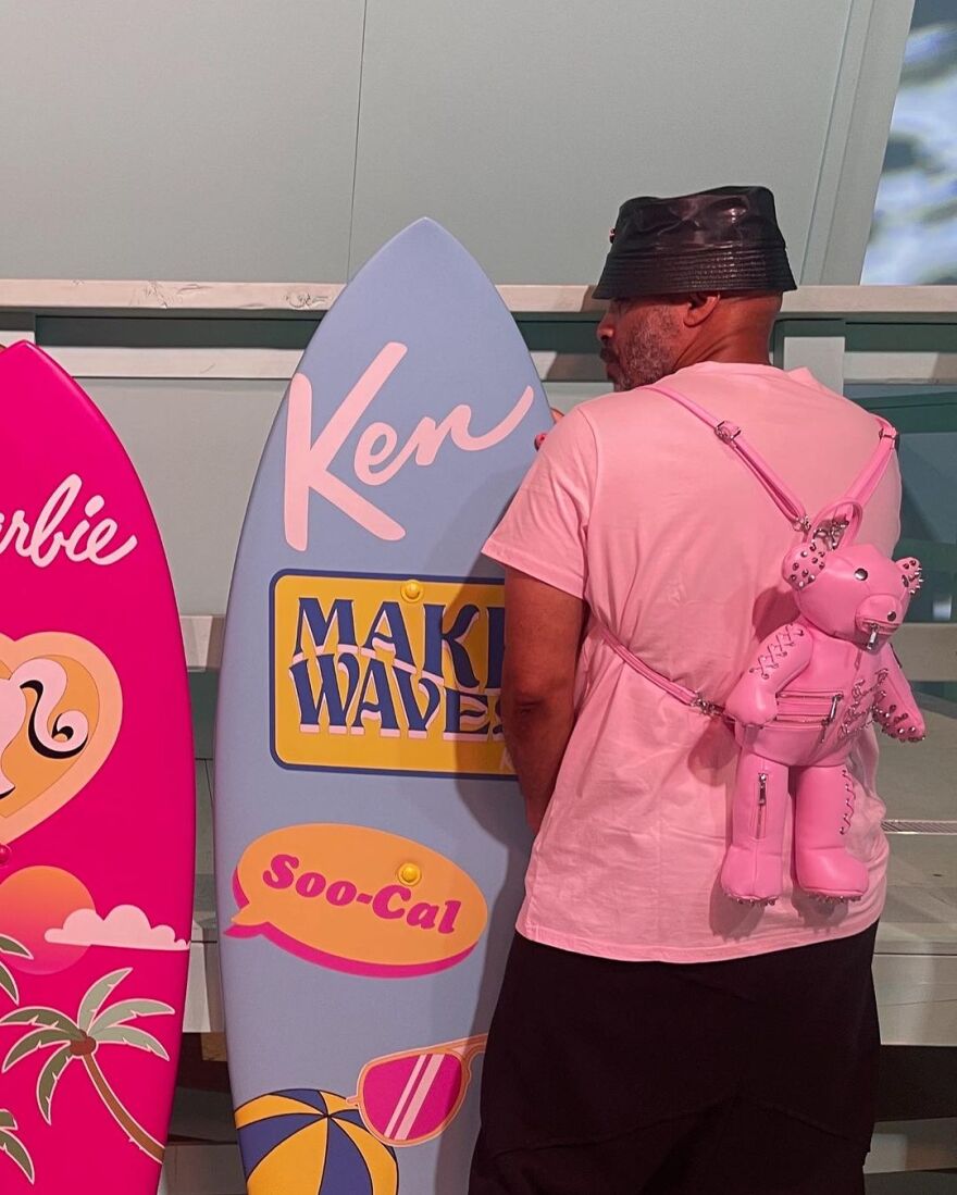 Χάλι Μπέρι: Ντυμένη «Barbie» γιόρτασε τα 57α γενέθλιά της