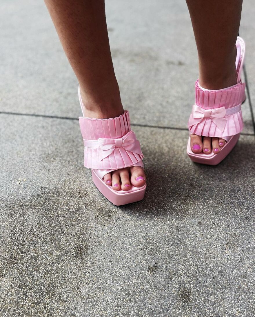 Χάλι Μπέρι: Ντυμένη «Barbie» γιόρτασε τα 57α γενέθλιά της