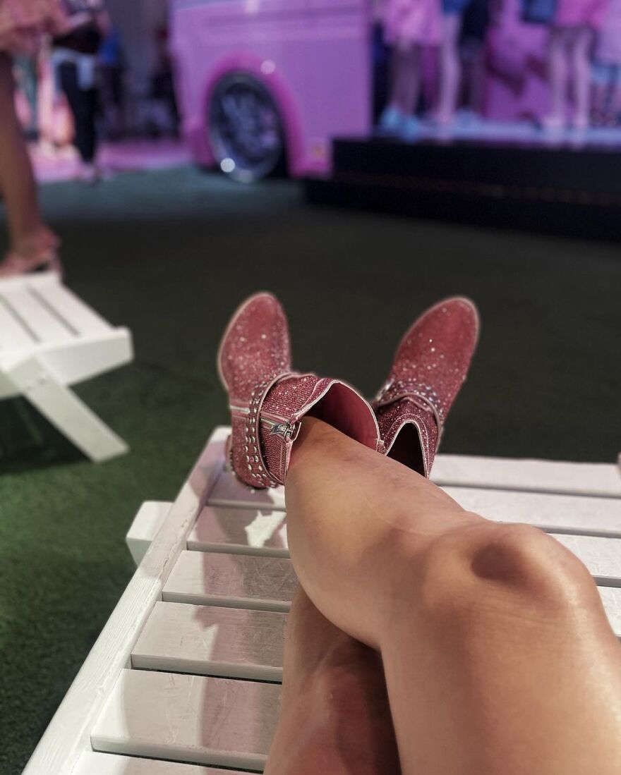 Χάλι Μπέρι: Ντυμένη «Barbie» γιόρτασε τα 57α γενέθλιά της