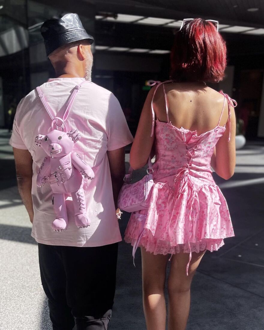 Χάλι Μπέρι: Ντυμένη «Barbie» γιόρτασε τα 57α γενέθλιά της