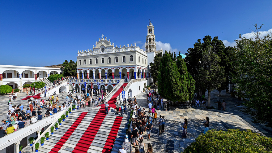 Δεκαπενταύγουστος: Στην Τήνο η κορύφωση των εορτασμών - Παρών ο Κυριάκος Μητσοτάκης