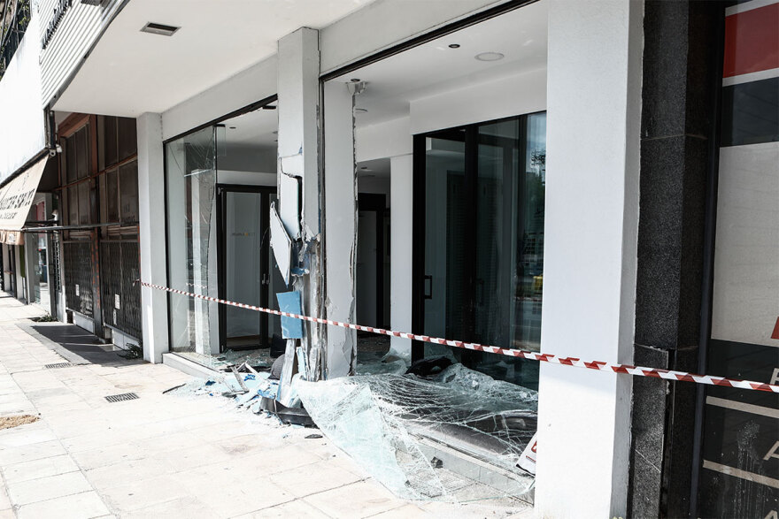 Ηλιούπολη: Σφοδρή σύγκρουση σε διασταύρωση - Δύο τραυματίες