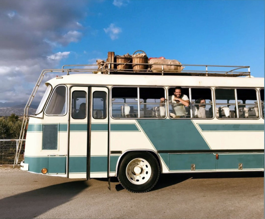 Η Παραλία: Backstage φωτογραφίες από τα γυρίσματα στα Μάταλα - Οι ρόλοι της νέας δραματικής σειράς