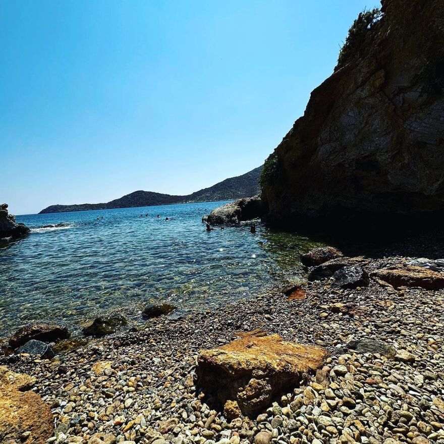 Ζενεβιέβ Μαζαρί: Κάνει διακοπές στη Λέρο 