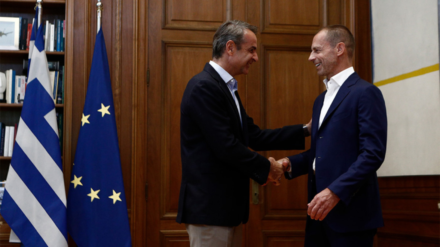 Μέγαρο Μαξίμου: Η στιγμή της αποχώρησης των προέδρων Ολυμπιακού, Παναθηναϊκού και ΑΕΚ