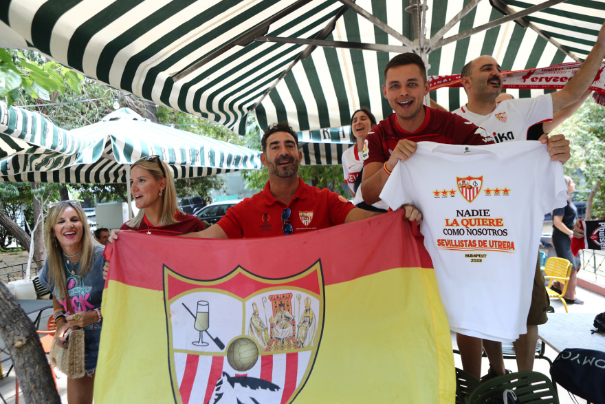 Uefa Super Cup: Στην Αθήνα οπαδοί της Μάντσεστερ Σίτι και της Σεβίλλης - Δείτε φωτογραφίες