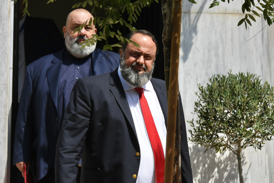 Μέγαρο Μαξίμου: Η στιγμή της αποχώρησης των προέδρων Ολυμπιακού, Παναθηναϊκού και ΑΕΚ