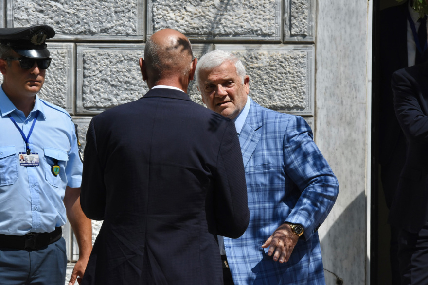 Μέγαρο Μαξίμου: Η στιγμή της αποχώρησης των προέδρων Ολυμπιακού, Παναθηναϊκού και ΑΕΚ