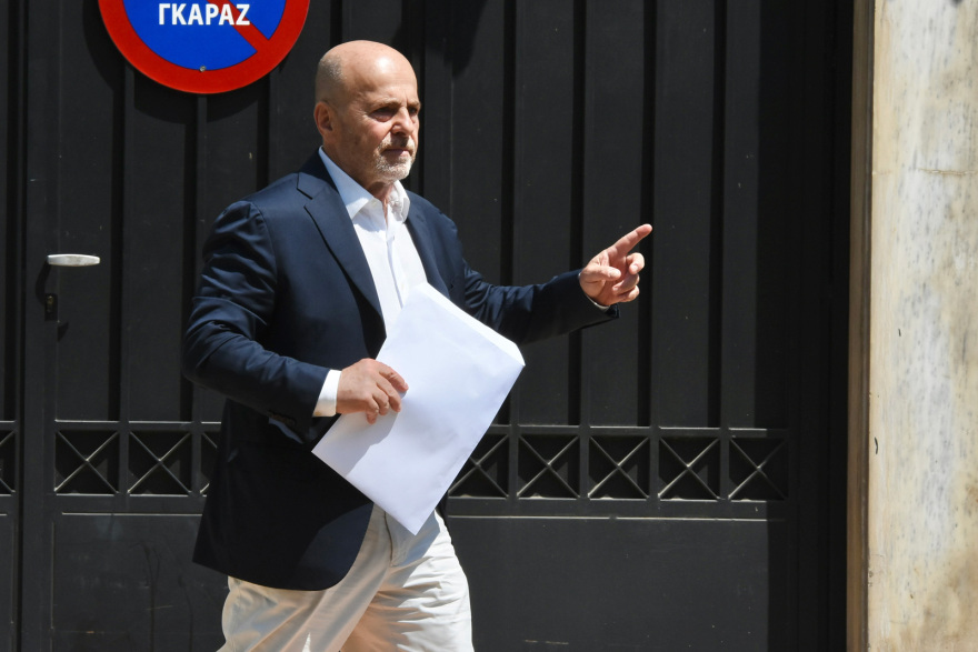 Μέγαρο Μαξίμου: Η στιγμή της αποχώρησης των προέδρων Ολυμπιακού, Παναθηναϊκού και ΑΕΚ