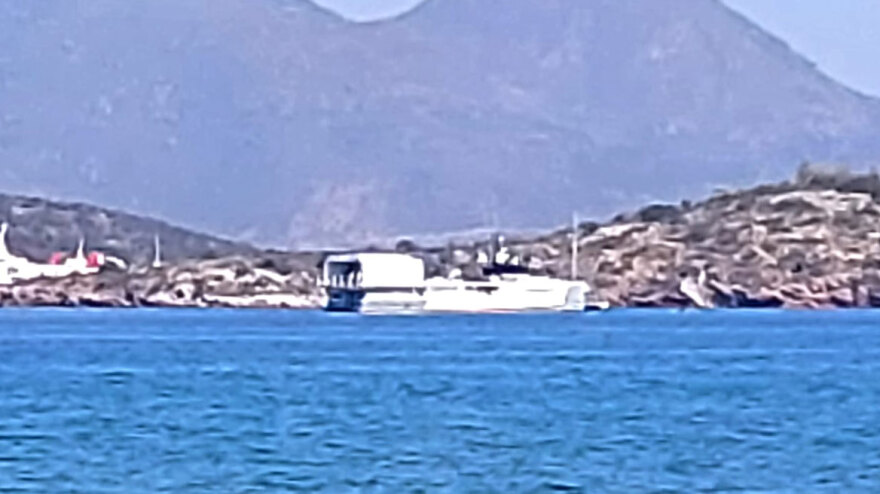 Πόρος: Τα Mega Yachts «Mogambo» και «Power Play» του συνιδρυτή της WhatsApp στα ανοιχτά του Ρωσικού Ναυστάθμου