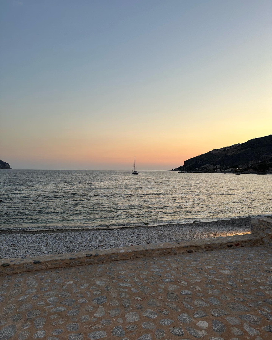 Έλενα Ράπτη - Γιάννης Μπρατάκος: Κάνουν διακοπές στη Μάνη - Δείτε φωτογραφίες