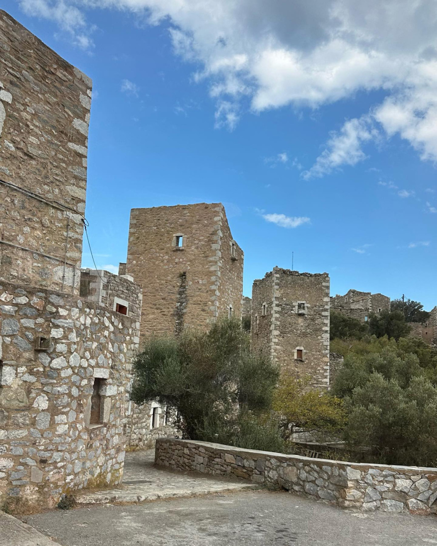 Έλενα Ράπτη - Γιάννης Μπρατάκος: Κάνουν διακοπές στη Μάνη - Δείτε φωτογραφίες