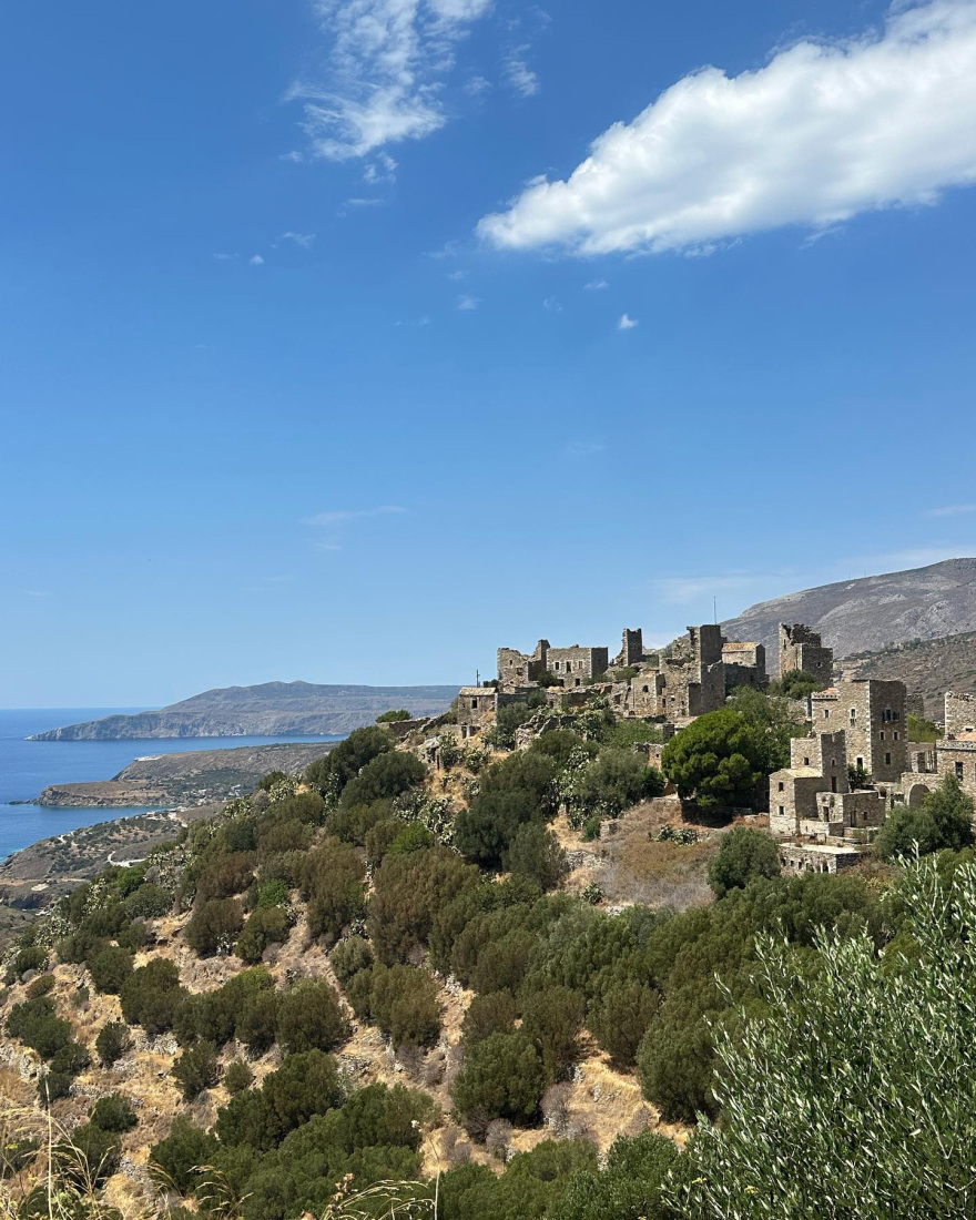 Έλενα Ράπτη - Γιάννης Μπρατάκος: Κάνουν διακοπές στη Μάνη - Δείτε φωτογραφίες