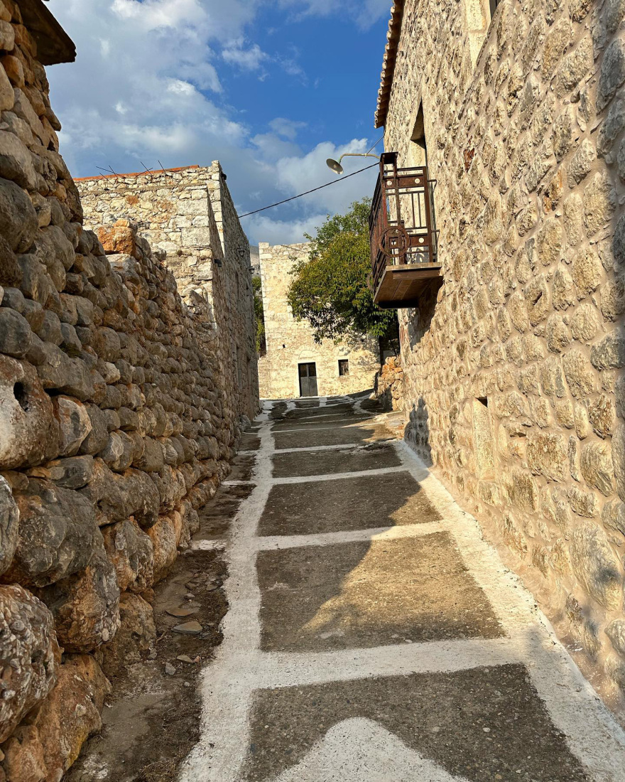 Έλενα Ράπτη - Γιάννης Μπρατάκος: Κάνουν διακοπές στη Μάνη - Δείτε φωτογραφίες