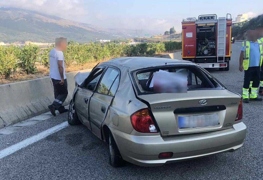 Ιόνια Οδός: Τροχαίο με τραυματισμό στον Κουβαρά, ήταν τριμελής οικογένεια στο ΙΧ - Δείτε φωτογραφίες