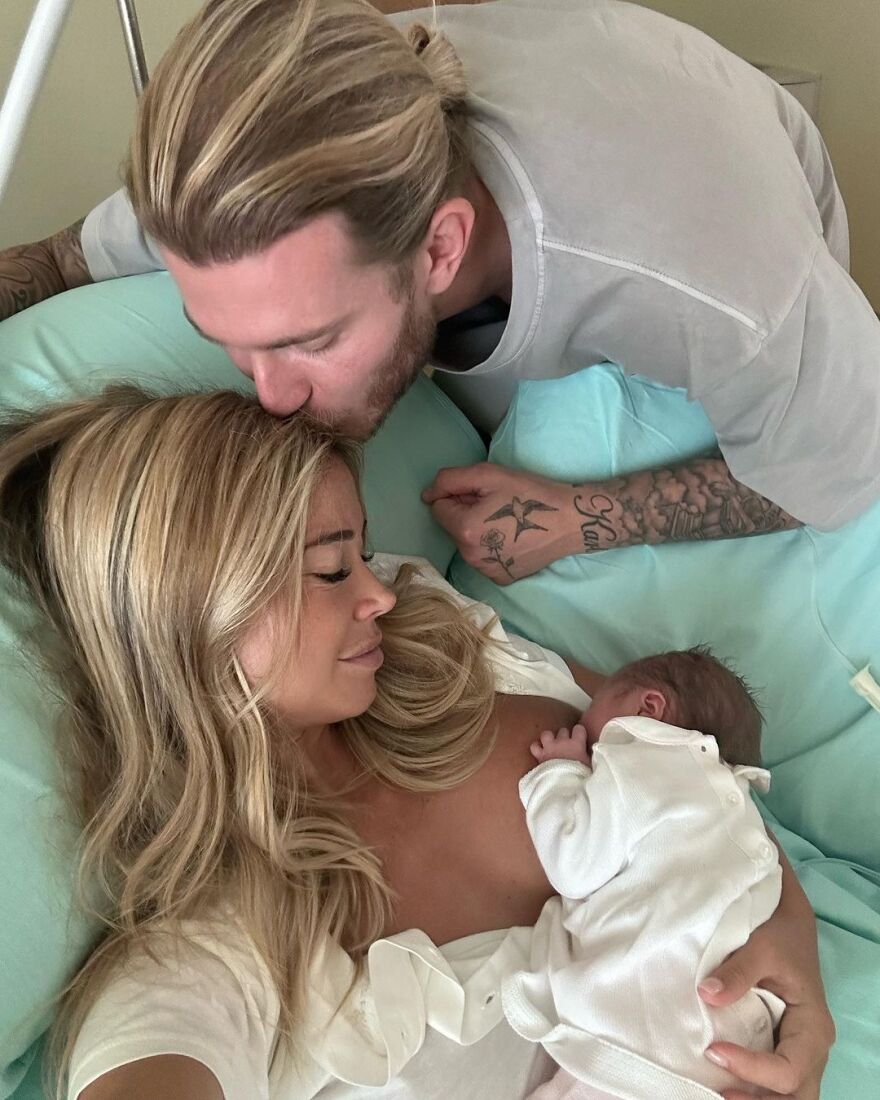 Ντιλέτα Λεότα: Γέννησε το πρώτο της παιδί με τον Κάριους - Δείτε φωτογραφίες 