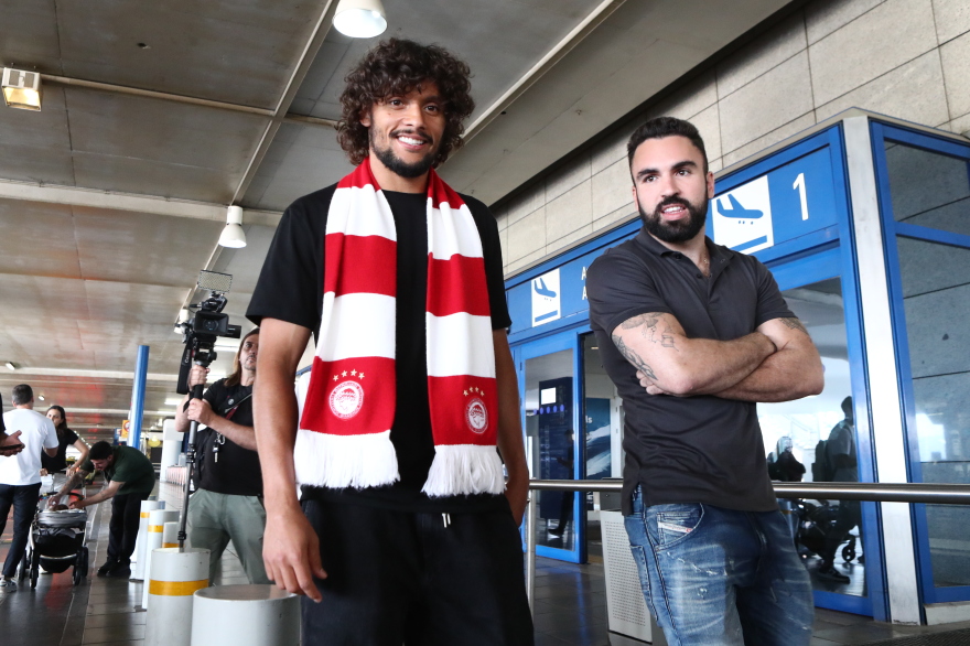 Ολυμπιακός: Έφτασε στην Αθήνα και υπογράφει ο Σκάρπα - Δείτε φωτογραφίες και βίντεο 