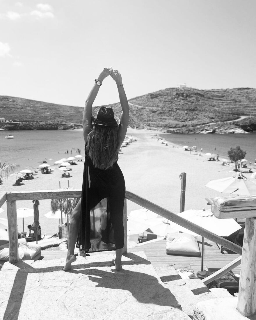 Βίκυ Κουλιανού: Ποζάρει με μαγιό στην Κύθνο 