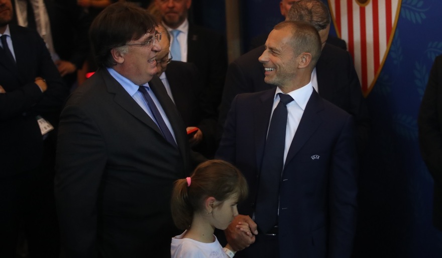 Super Cup: Η 10χρονη από τη Βέροια που μπήκε με τον Τσέφεριν στο «Καραϊσκάκης» για την απονομή