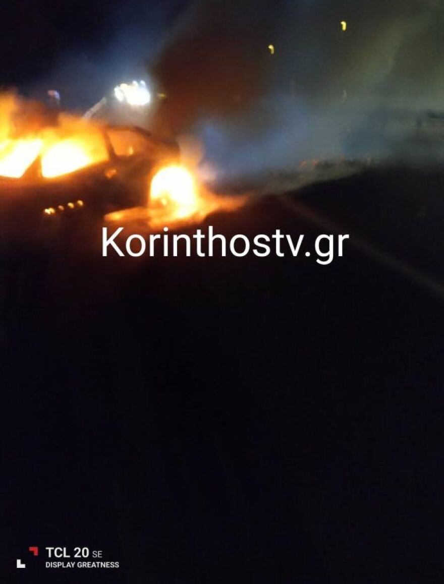 Εθνική οδός Κορίνθου-Πατρών: Αυτοκίνητο «λαμπάδιασε» στο ύψος του Ζευγολατιού - Δείτε φωτογραφίες