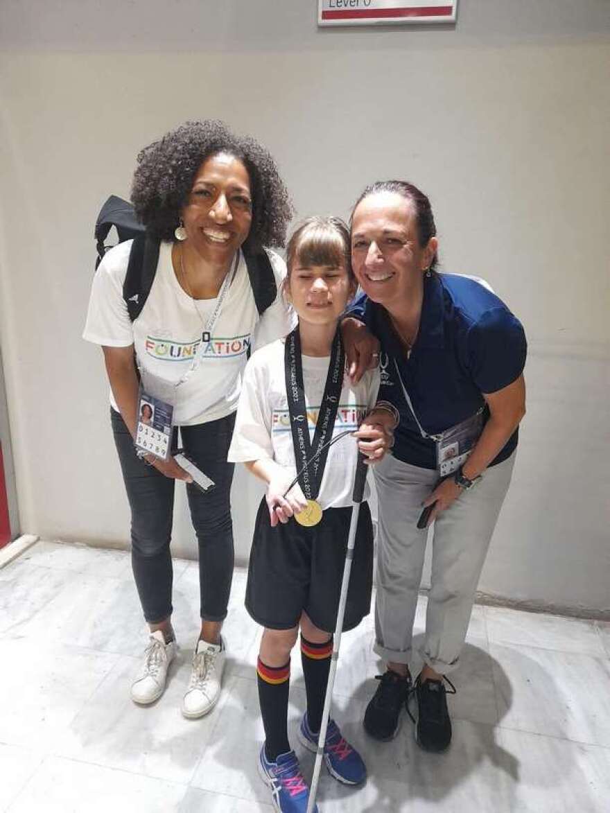 Super Cup: Η 10χρονη από τη Βέροια που μπήκε με τον Τσέφεριν στο «Καραϊσκάκης» για την απονομή