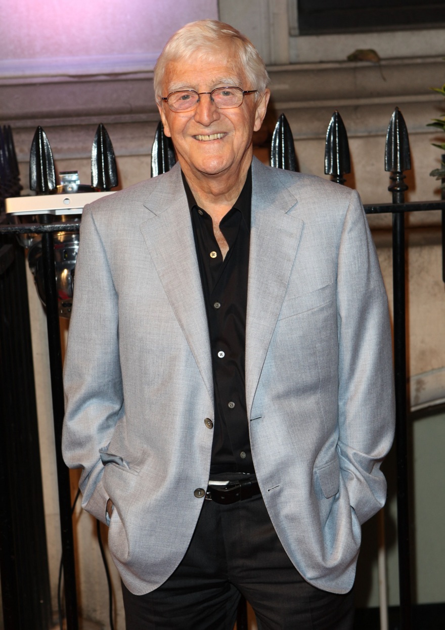 Μάικλ Πάρκινσον: Πέθανε ο διάσημος Βρετανός παρουσιαστής