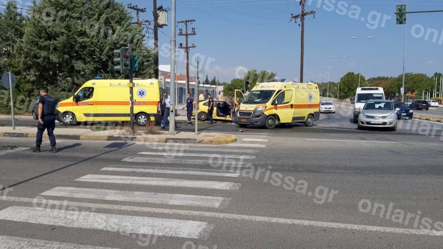 Τροχαίο στη Λάρισα: Σε σοβαρή κατάσταση 59χρονος έπειτα από σύγκρουση δύο ΙΧ - Δείτε φωτογραφίες
