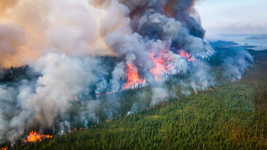 Καναδάς: Εκκενώνεται πόλη 20.000 ανθρώπων λόγω δασικών πυρκαγιών