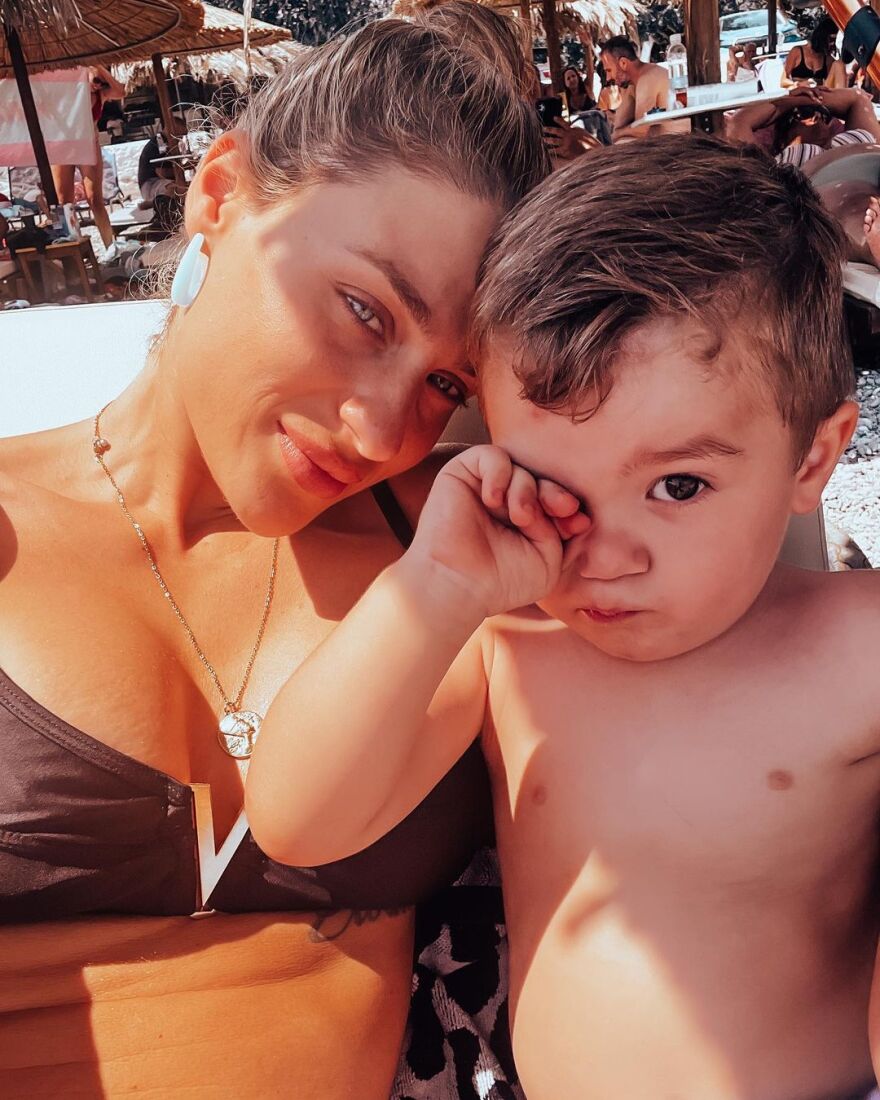 Κώστας Σόμμερ – Βαλεντίνη Παπαδάκη: Απολαμβάνουν το καλοκαίρι με τα δύο παιδιά τους 