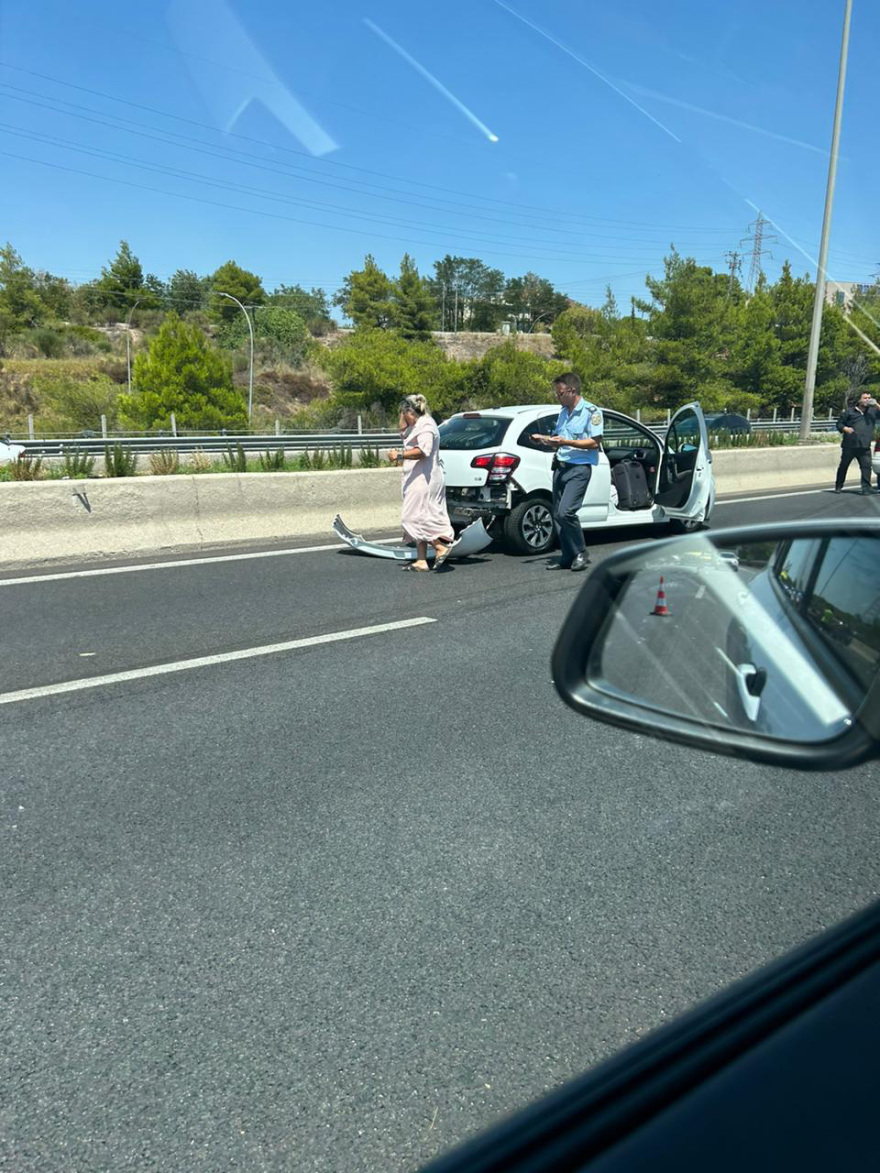 Καραμπόλα τεσσάρων αυτοκίνητων στην Αθηνών-Λαμίας στο ύψος του Αγίου Στεφάνου - Δείτε φωτογραφίες