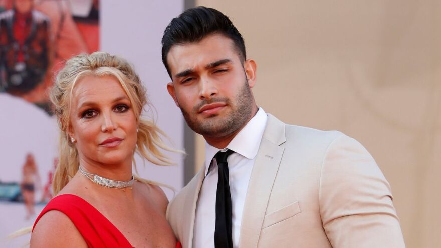 Μπρίτνεϊ Σπίαρς - Σαμ Ασγκάρι: Από τον κεραυνοβόλο έρωτα στo ξύλο και την απιστία