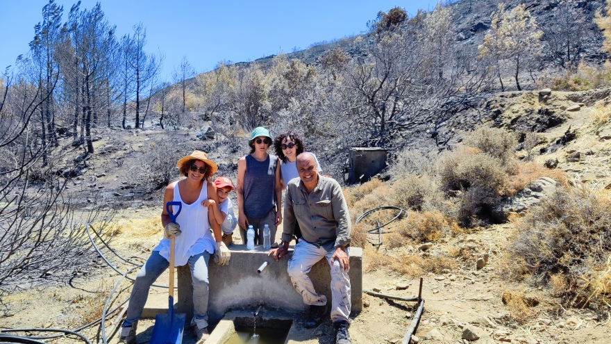 Ρόδος: Η περιβαλλοντική οργάνωση που κάνει αναδασώσεις έγινε πρωτοσέλιδο στη Le Monde