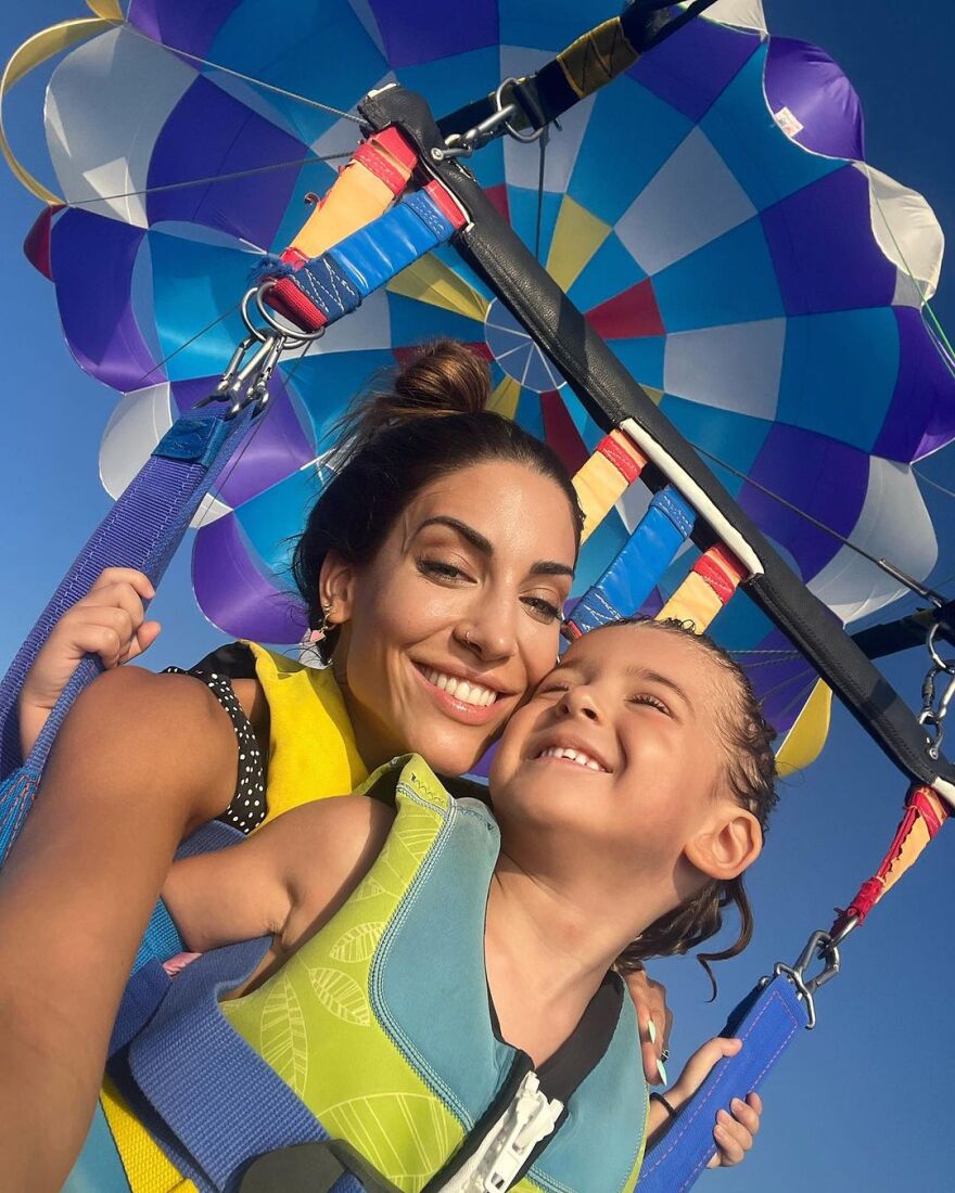 Φελίσια Τσαλαπάτη για το διαζύγιό της: «Πήρα το παιδί μου που ήταν 3 μηνών και φύγαμε από το σπίτι»