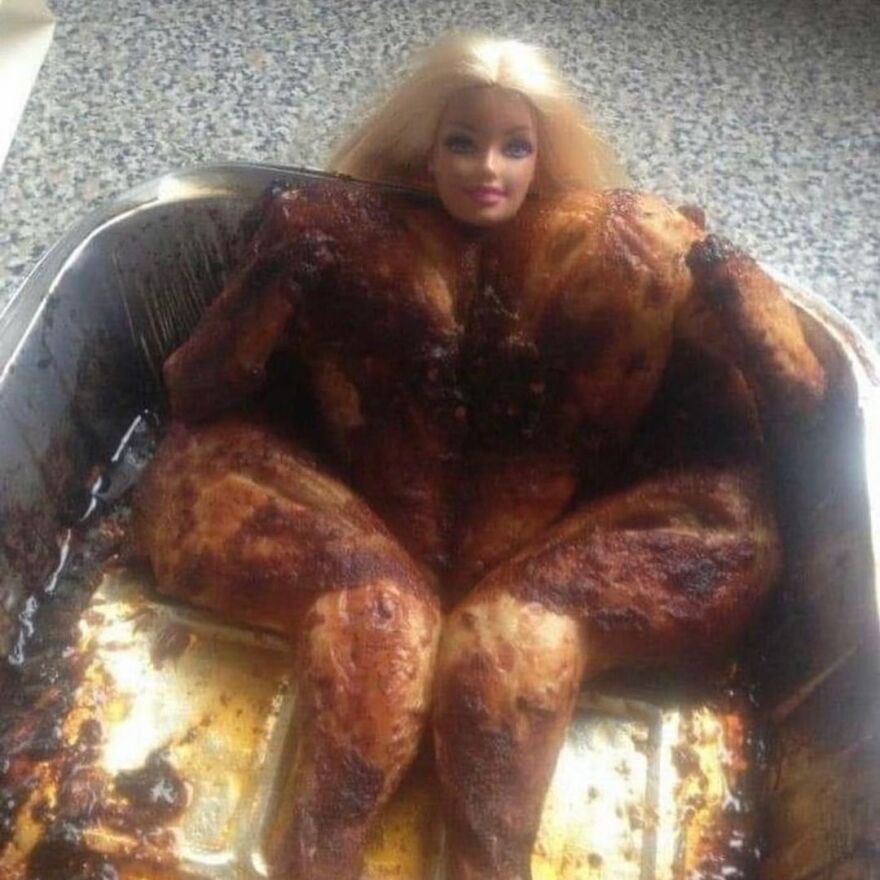 Ντούα Λίπα: Πόζαρε με διάφανο φόρεμα και μαύρο μπικίνι από τις διακοπές της