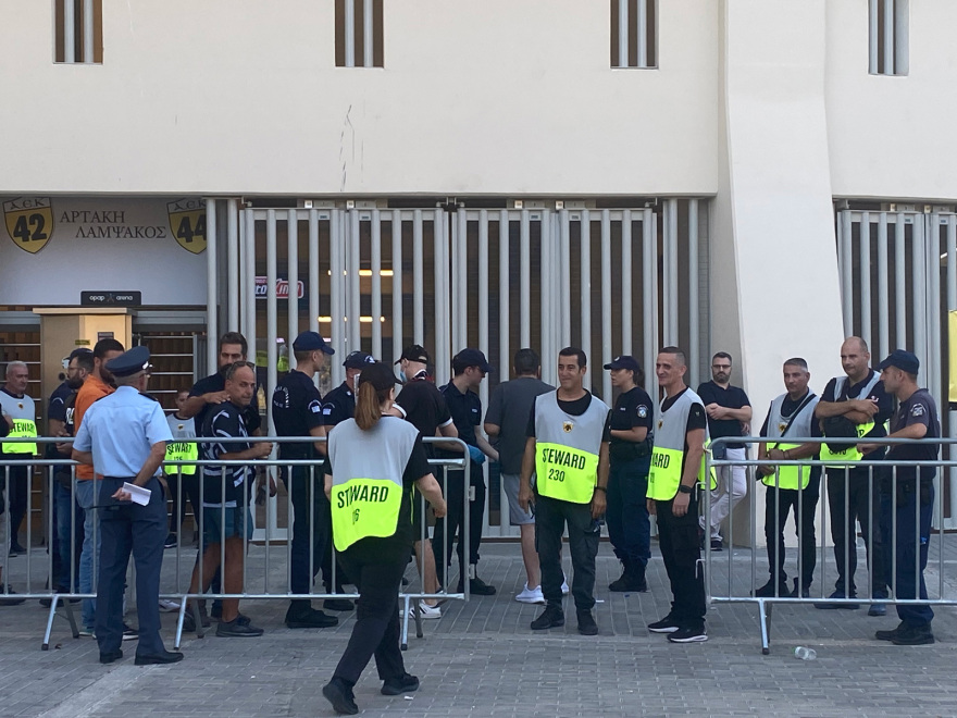 Νέα Φιλαδέλφεια: Δρακόντεια μέτρα ασφαλείας και εξονυχιστικοί έλεγχοι πριν τη ρεβάνς της ΑΕΚ με την Ντιναμό Ζάγκρεμπ
