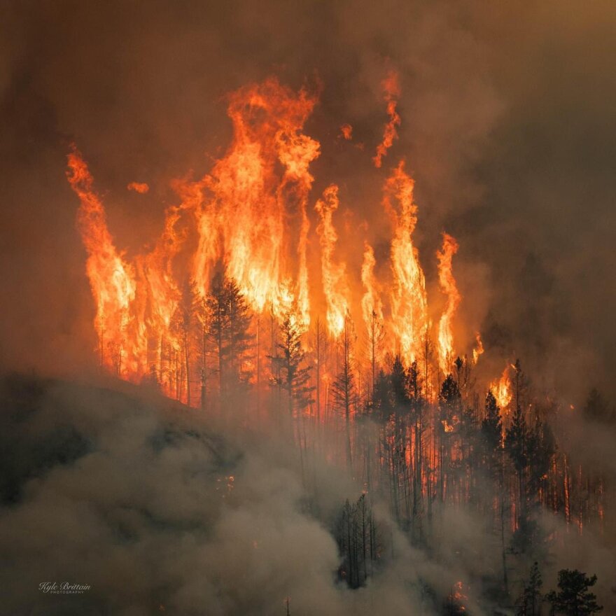Φωτιές στον Καναδά: Τεράστια μέτωπα απειλούν ολόκληρες πόλεις, απομακρύνθηκαν χιλιάδες άνθρωποι